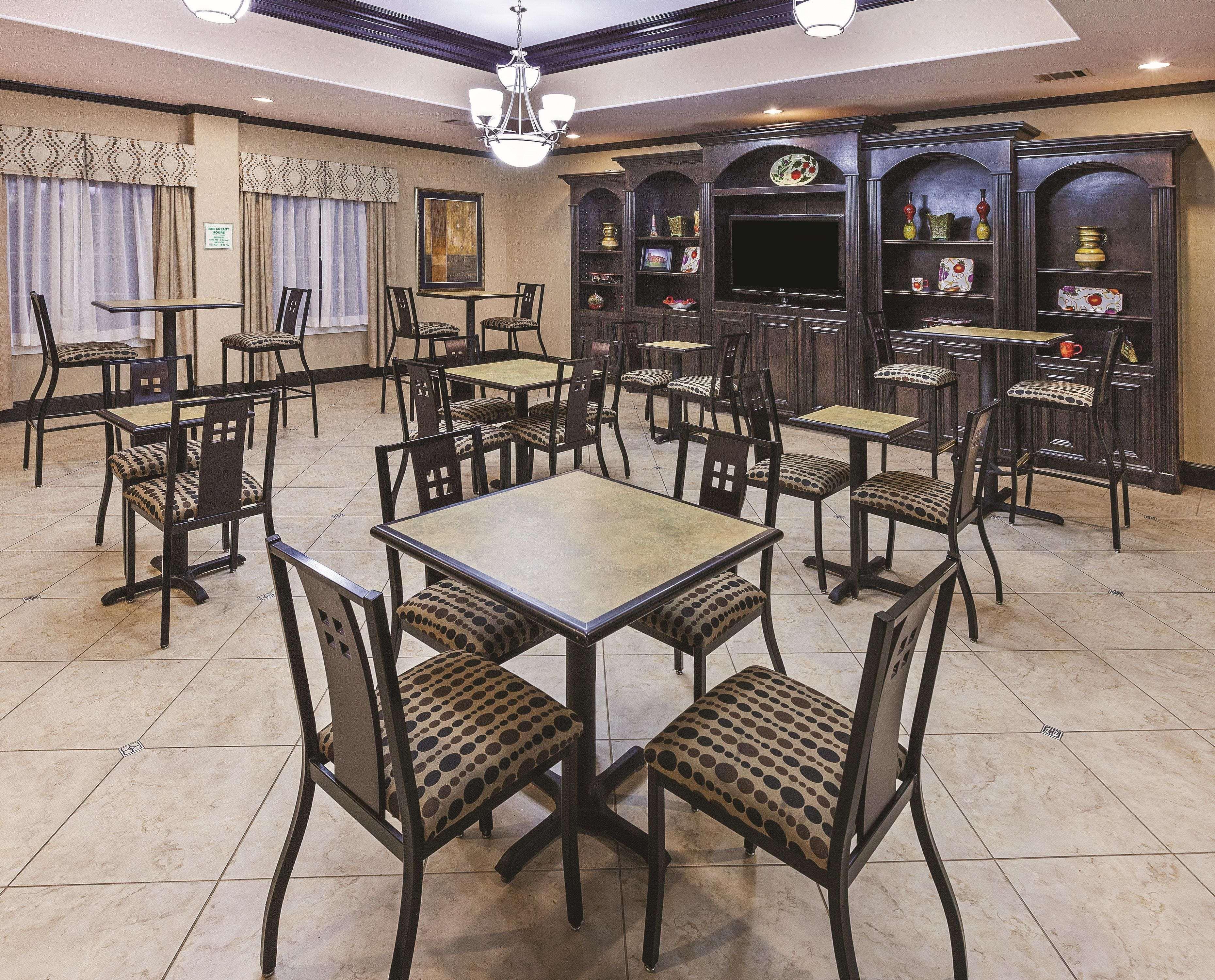 La Quinta By Wyndham Livingston Hotel Exterior foto