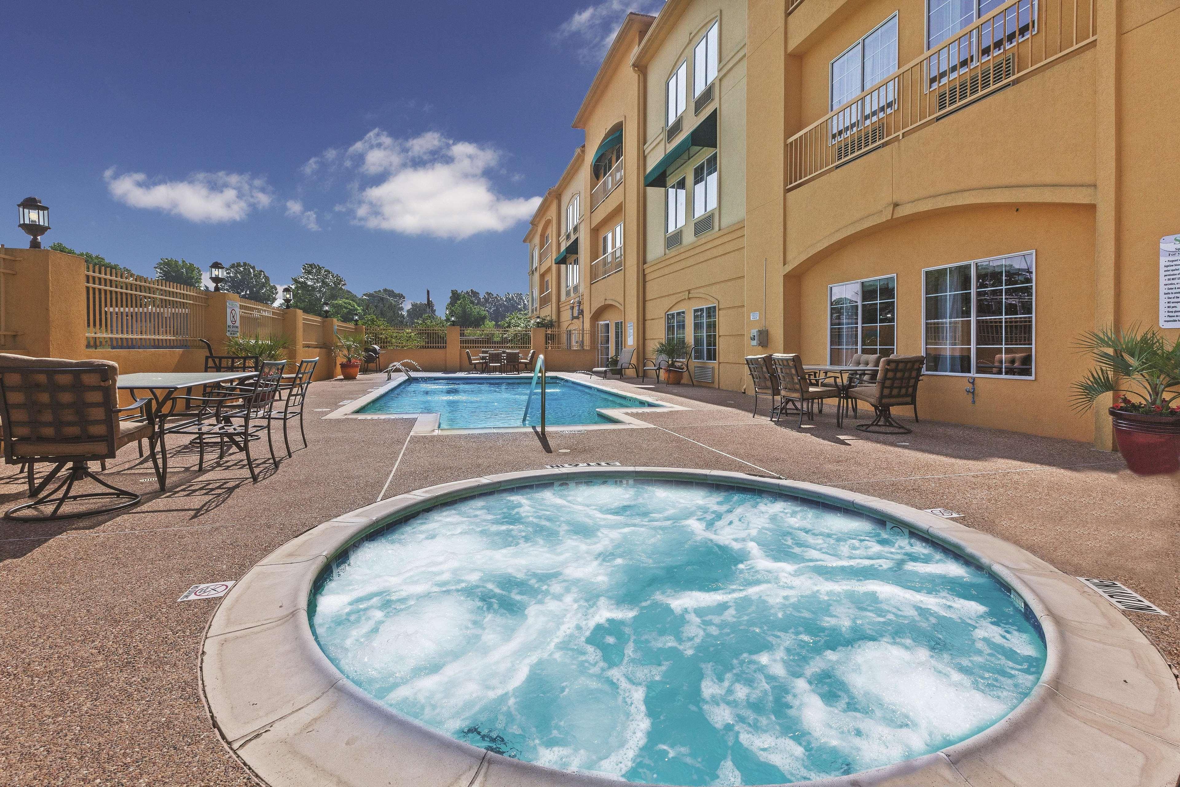 La Quinta By Wyndham Livingston Hotel Exterior foto