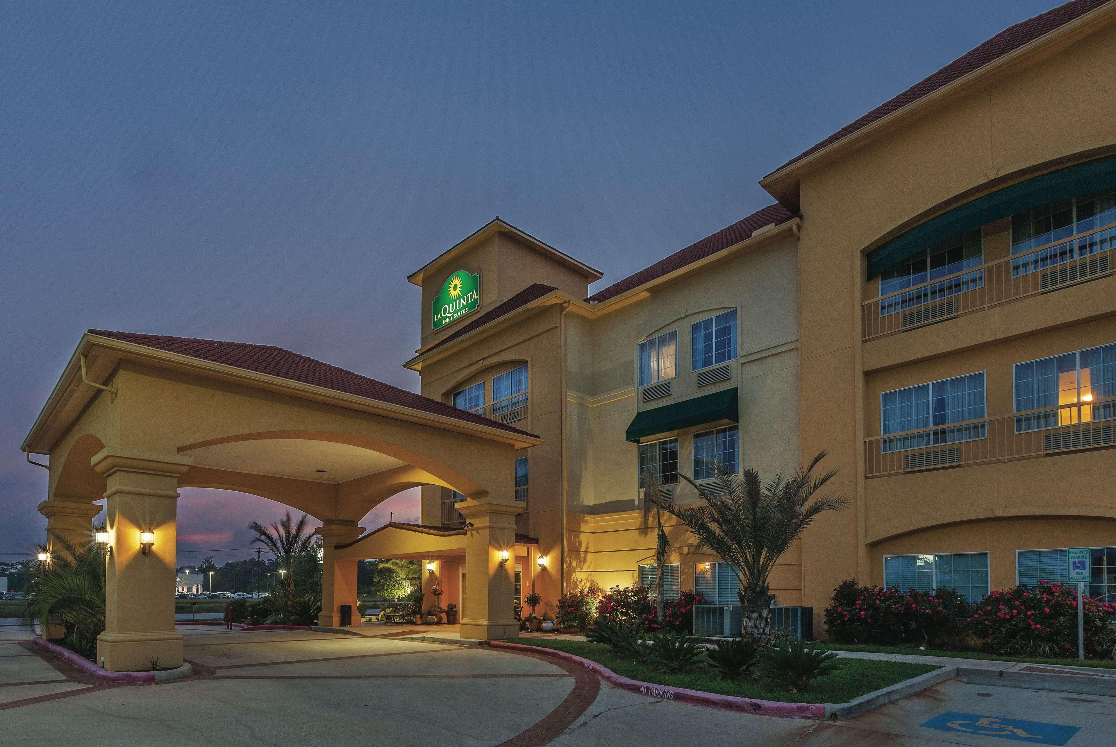La Quinta By Wyndham Livingston Hotel Exterior foto